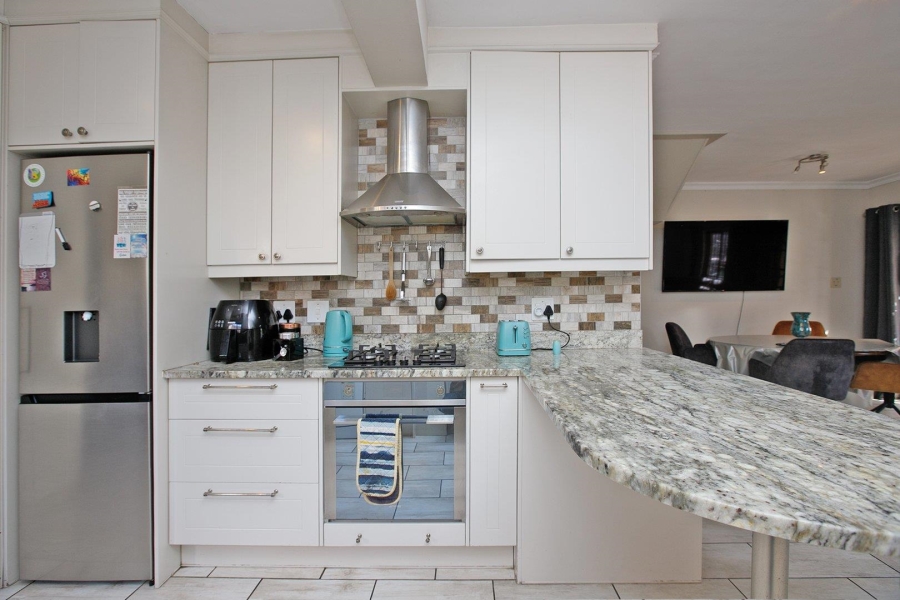 5 Bedroom Property for Sale in Claremont Western Cape